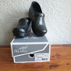 Dansko Womens Professional Black Floral Tooled Clogs WIDE Size 39 EU 8.5-9 US